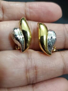 Vtg. 70s Gold & Silver Clip-on Earrings